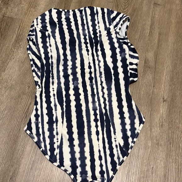 Athleta swim one piece - Picture 3 of 4